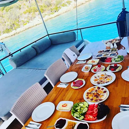 Lusaas Yacht Båthotell *