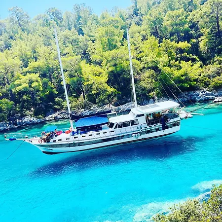 Lusaas Yacht